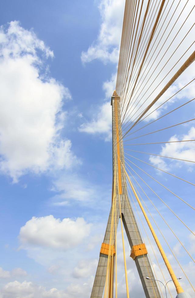 mega sling bridge, rama 8, en bangkok, tailandia foto