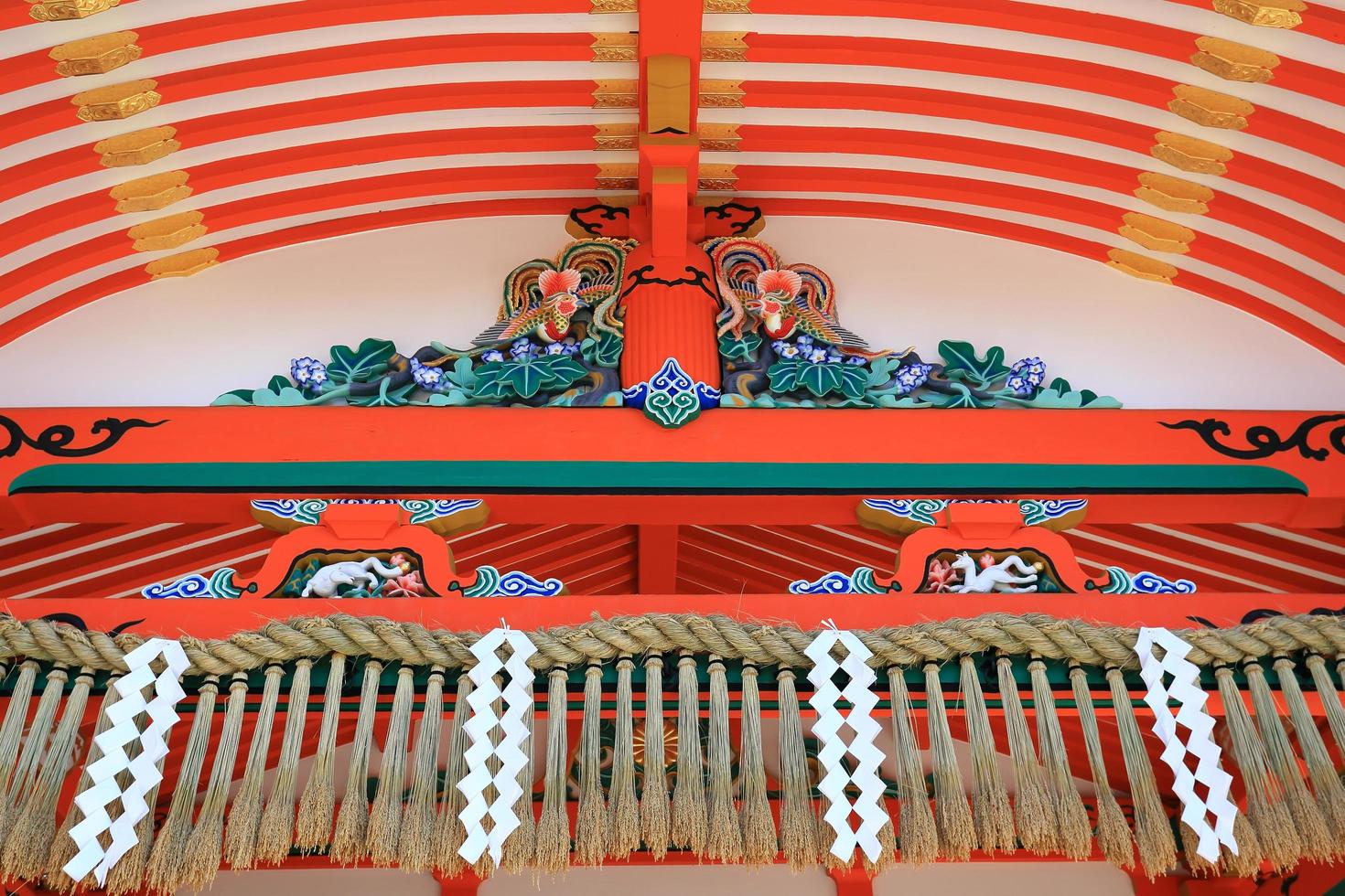 detalle techo fushimi inari, kyoto, japón foto