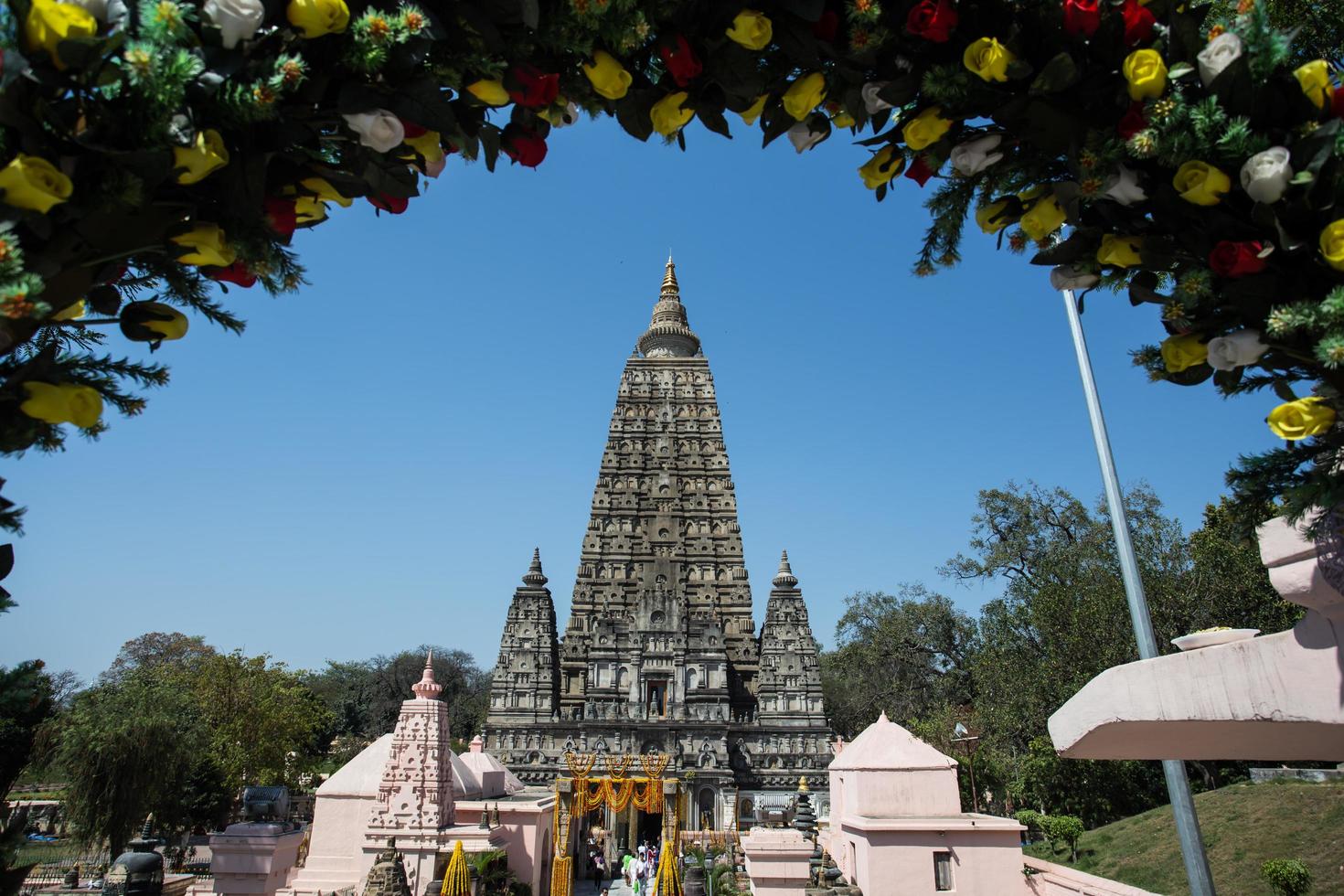 Mahabodhi temple, bodh gaya, India photo