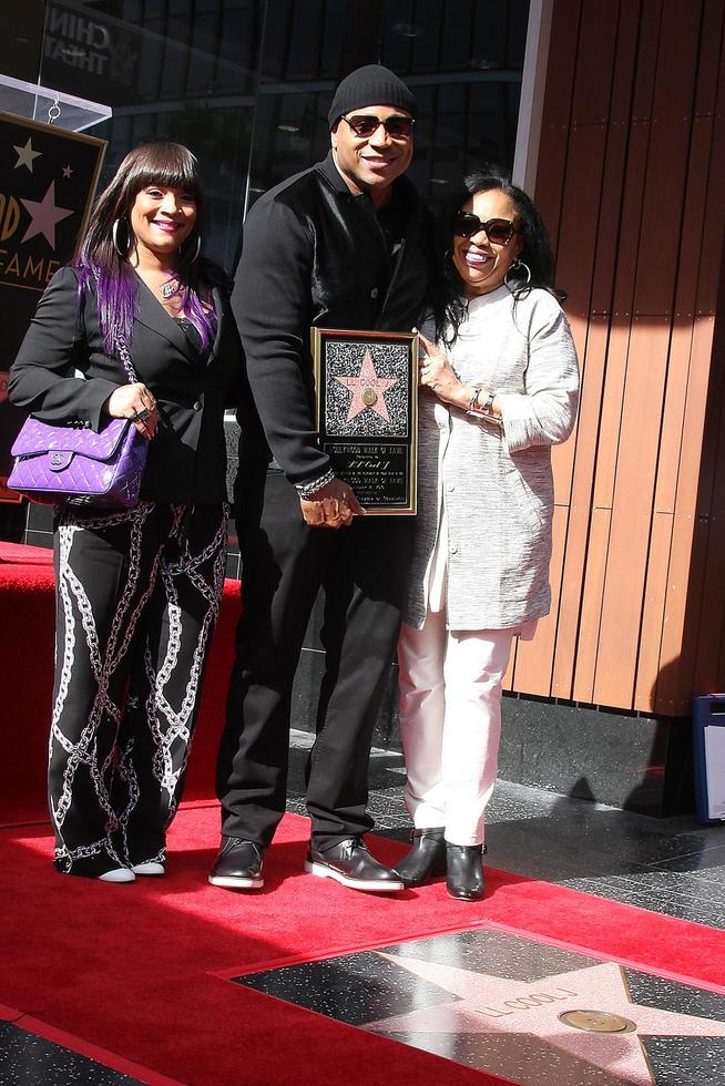 LOS ANGELES, JAN 21 -  Simone Smith, LL Cool J, his mama at the LL Cool J Hollywood Walk of Fame Ceremony at the Hollywood and Highland on January 21, 2016 in Los Angeles, CA photo