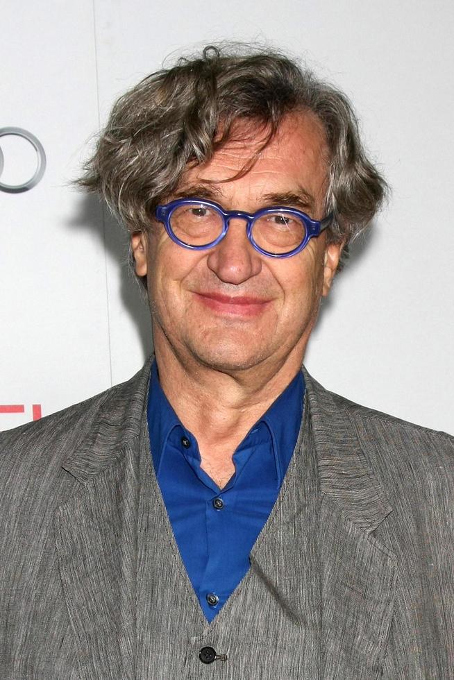 los angeles, 5 de noviembre - wim wenders llega a la proyección de gala de afi fest 2011 de pina en el teatro chino de grauman el 5 de noviembre de 2011 en los angeles, ca foto