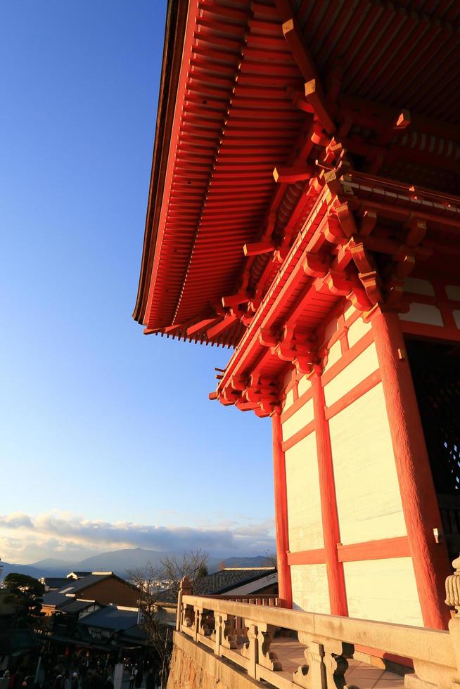 templo de kyomizu en la temporada de invierno kyoto japón foto