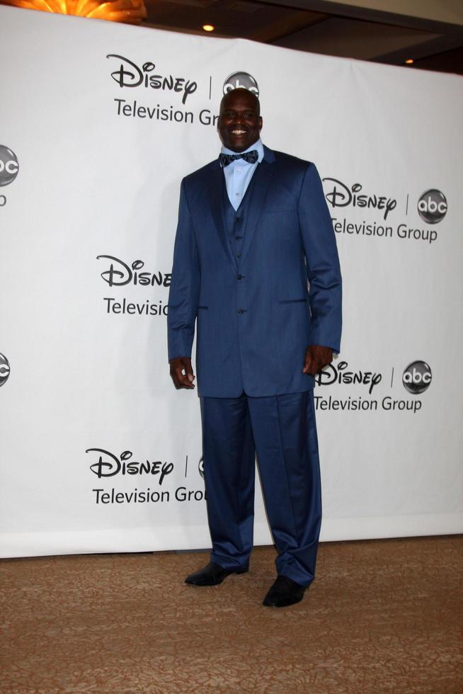 los angeles 1 de agosto - shaquille o neal llega a la fiesta de la gira de prensa de verano de abc 2010 en beverly hilton hotel el 1 de agosto de 2010 en beverly hills, ca foto