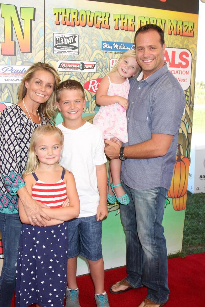 LOS ANGELES, OCT 9, Kelly Packard, Dallin Privett, Halle Privett, Aubrey Lin Privett, Darrin Privett at the Celebrities Salute the Military at Corn Maze on October 9, 2015 photo