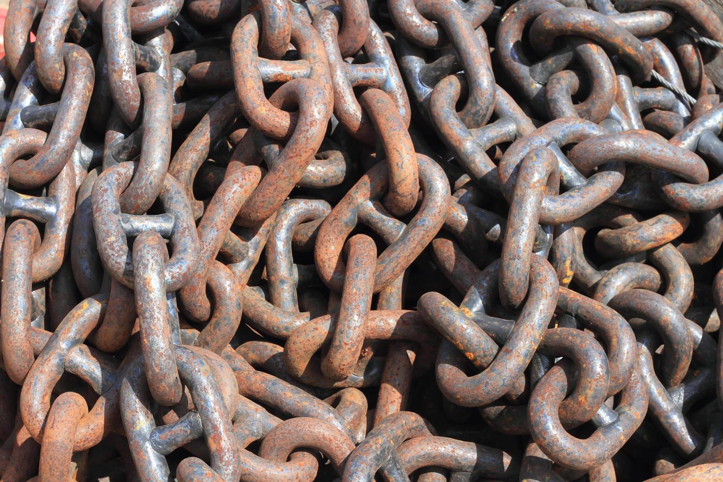 A close up of a rusty chain photo