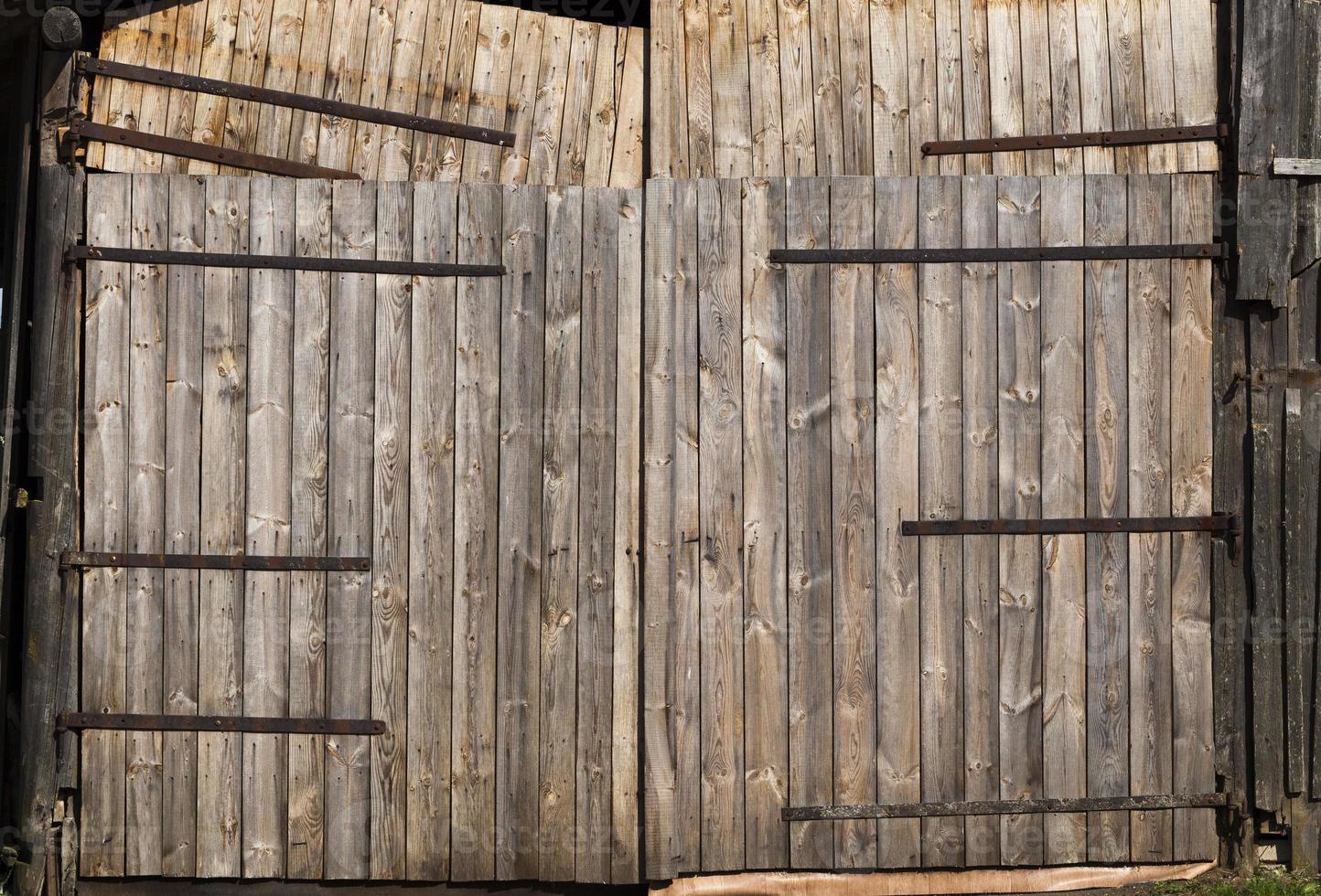 wooden gatecylindrical stacks photo
