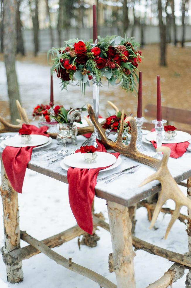 Winter Wedding decor with red roses photo