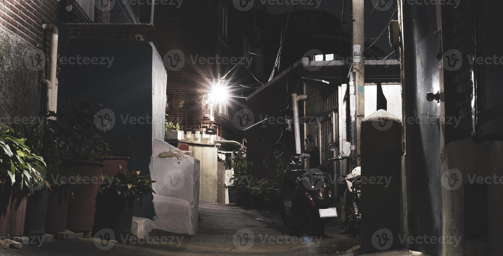 un callejón en hyehwa-dong, seúl, corea foto