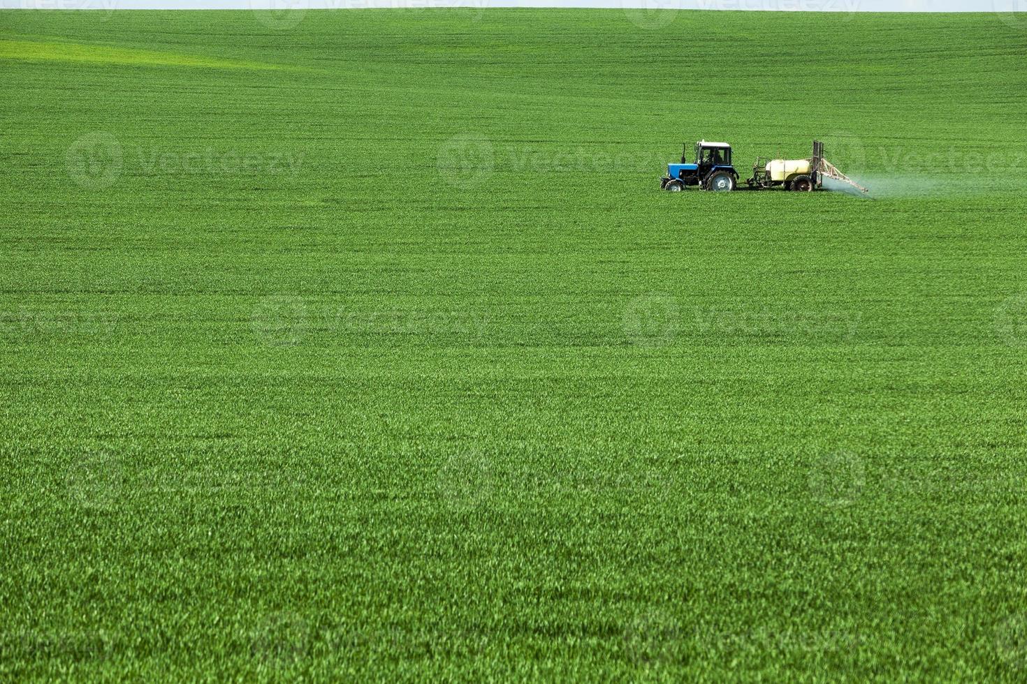 tractor en el campo foto