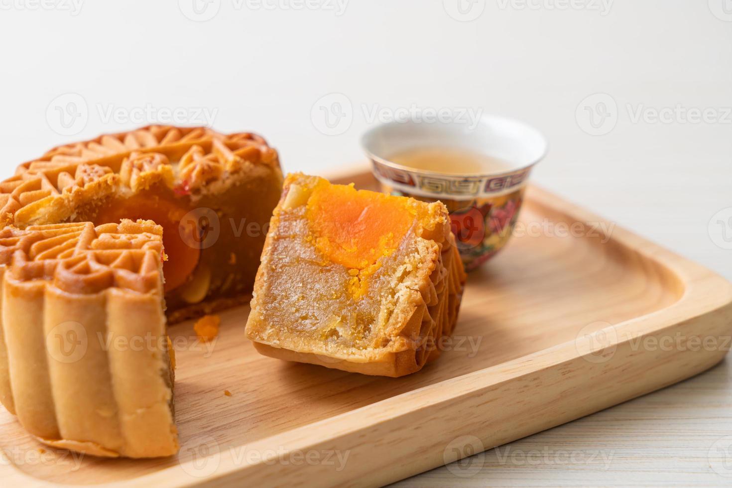 pastel de luna chino durian y sabor a yema de huevo foto