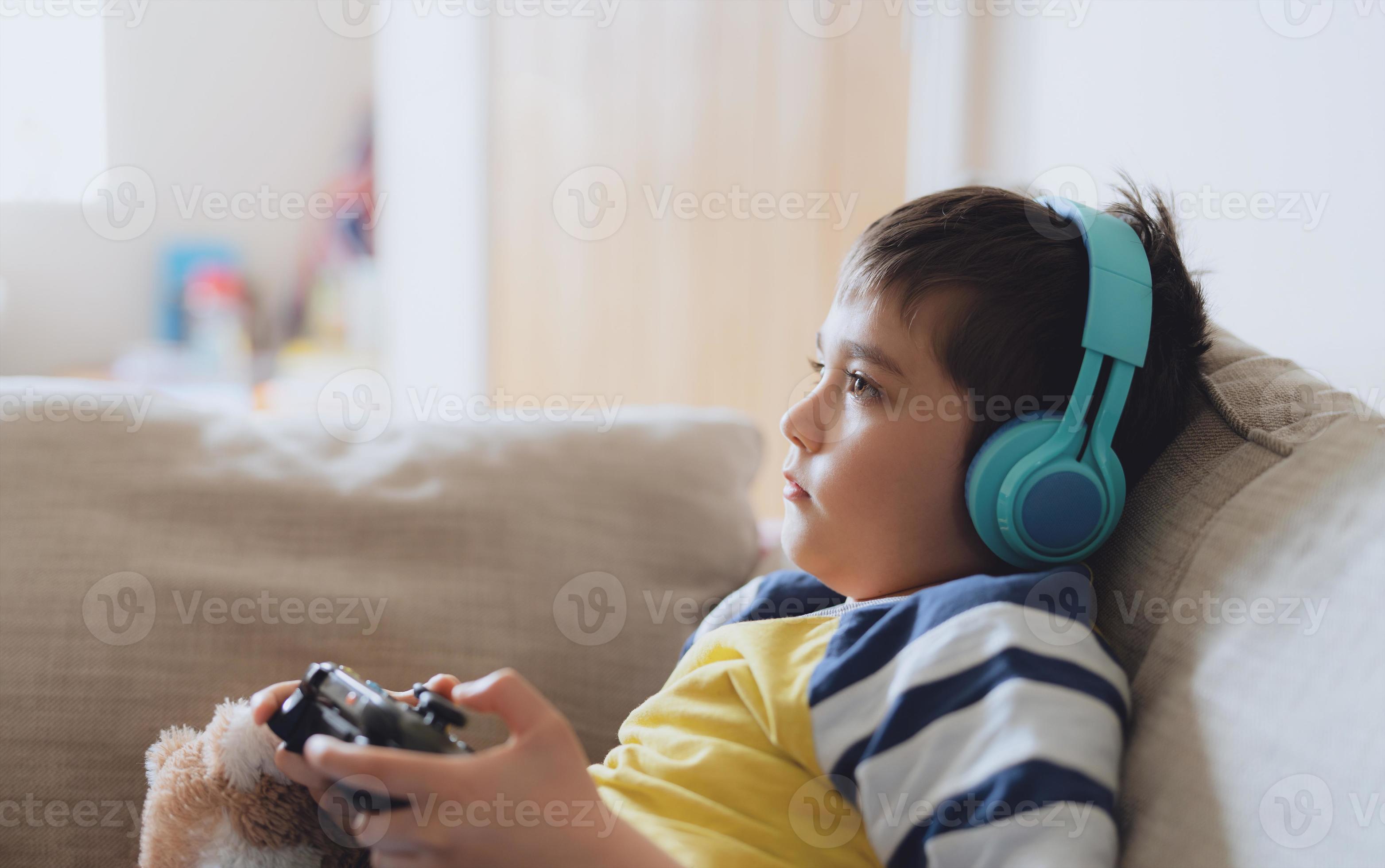 Girl and Boy Playing Games Online Stock Image - Image of lifestyle,  headset: 84312579