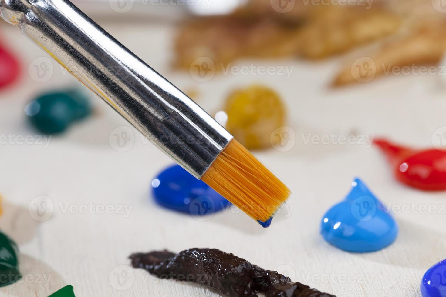oil paints of different colors photo