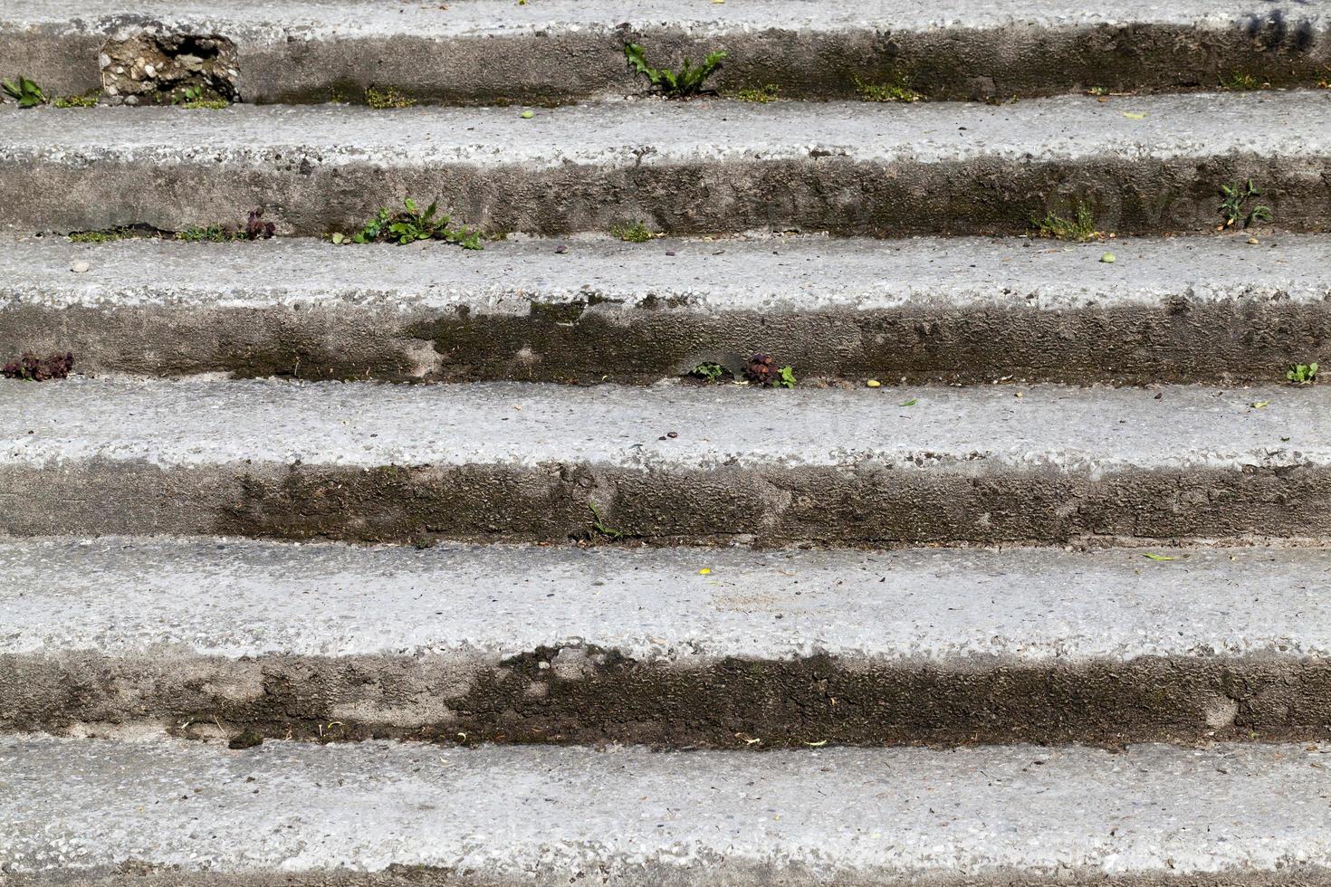 viejos escalones y escaleras de hormigón foto