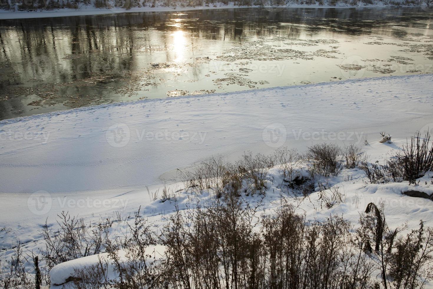 frozen lake in winter cold weather 9713652 Stock Photo at Vecteezy