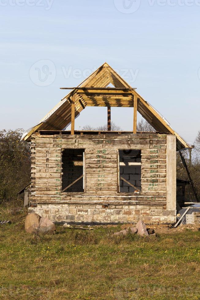 edificio de madera en el pueblo foto