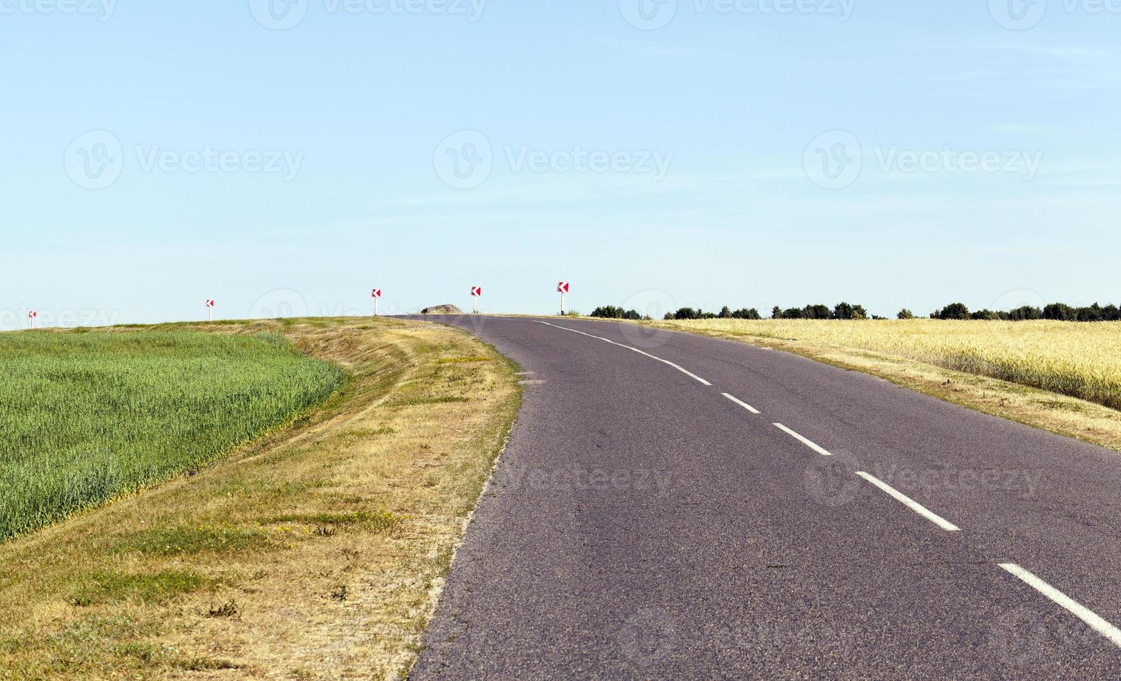 narrow asphalt road photo