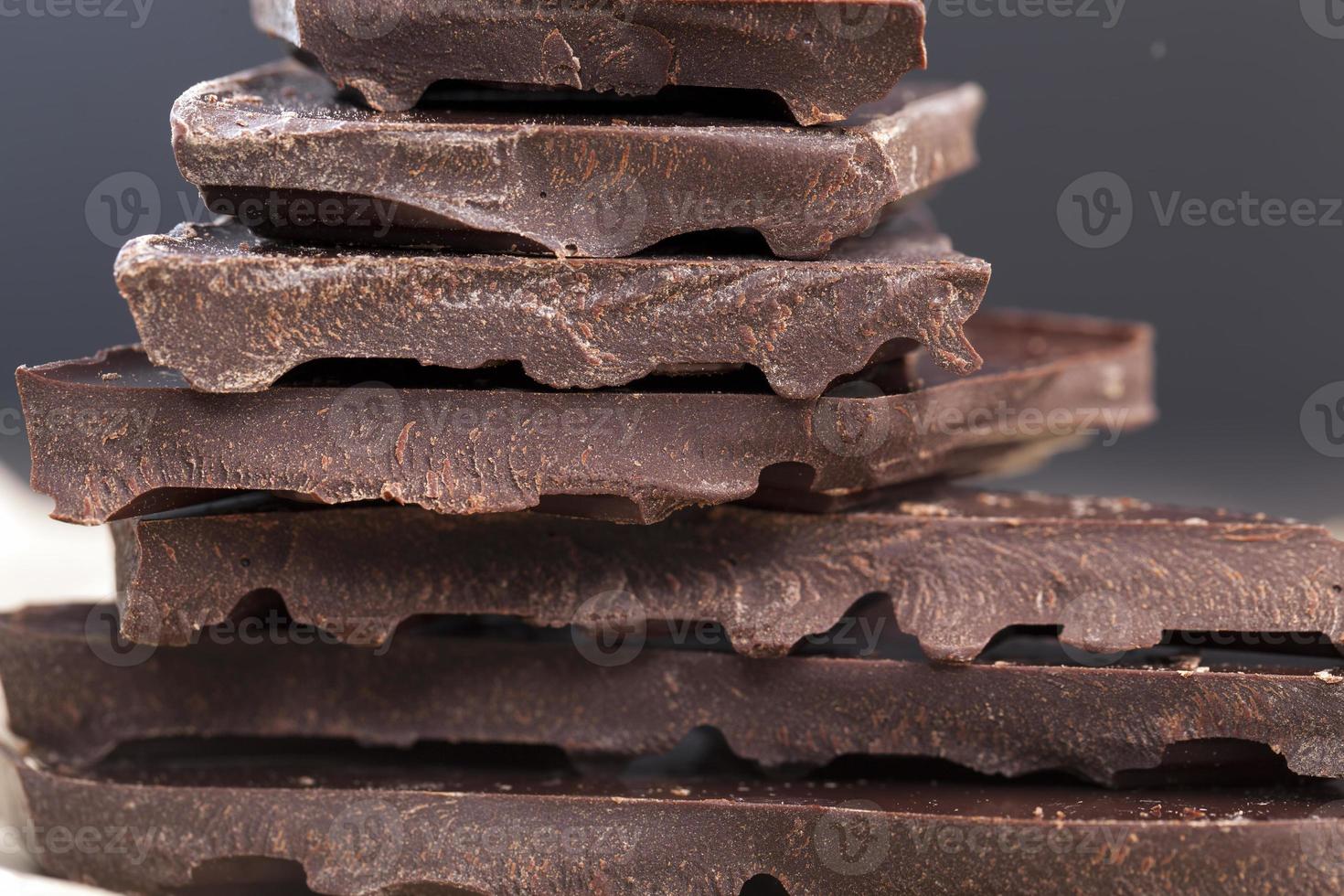 large pieces of bitter chocolate photo