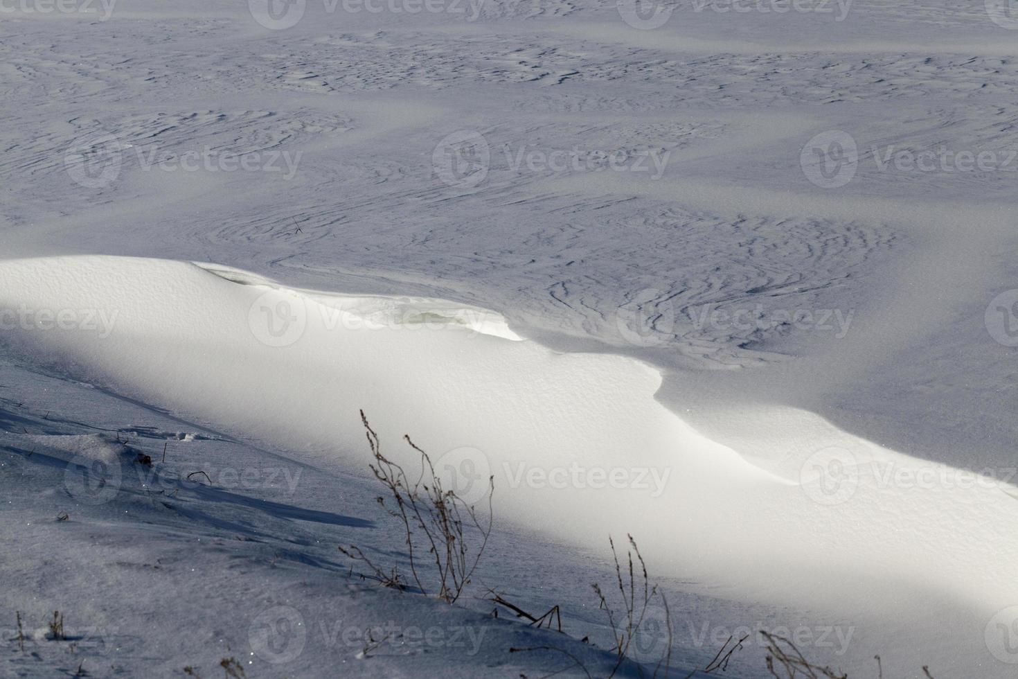 la nieve profunda se acumula después de la última nevada foto