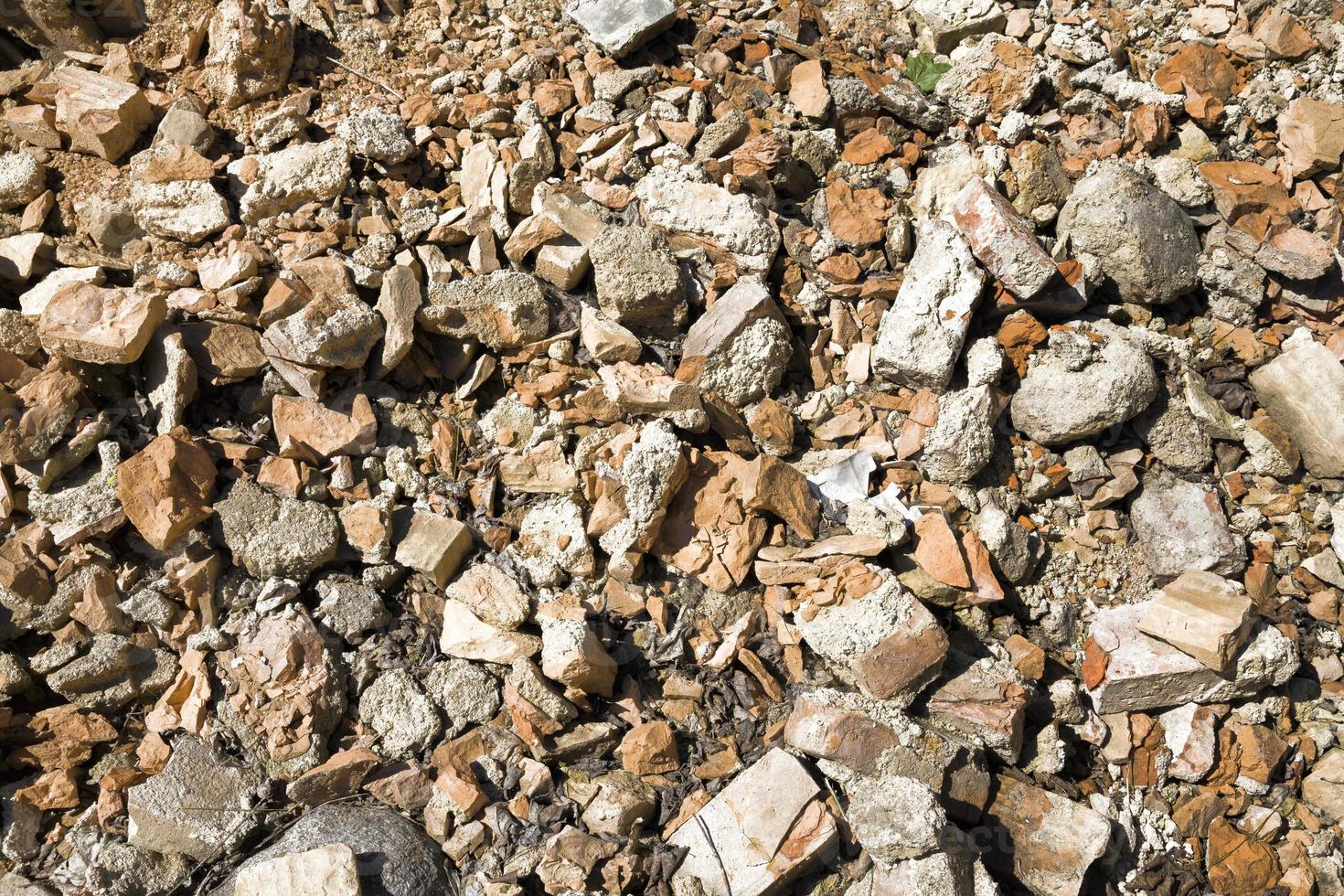 a cracked part of the wall photo