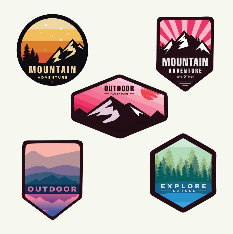 conjunto de montaña camping aventura bosque logotipo diseño stock vector