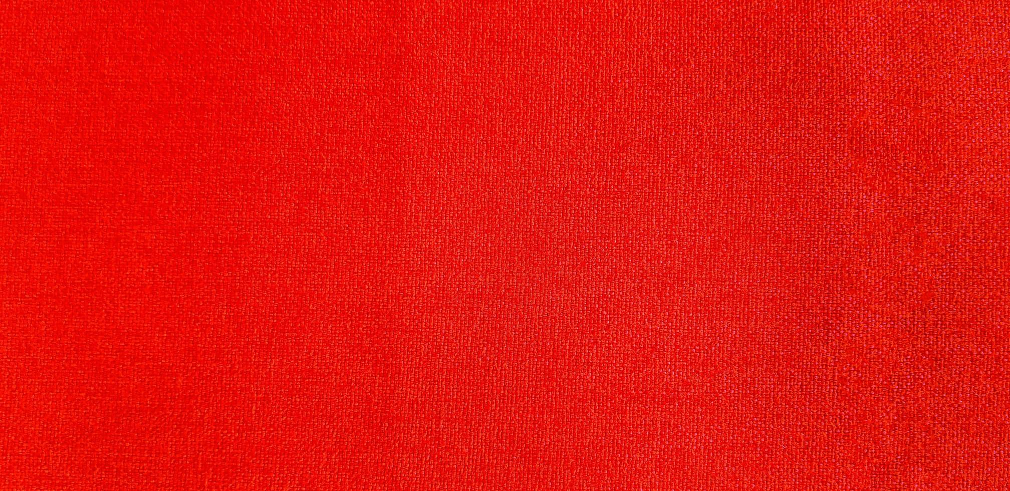 textura de la superficie del sofá rojo para fondo o papel tapiz. material suave y concepto de patrón foto