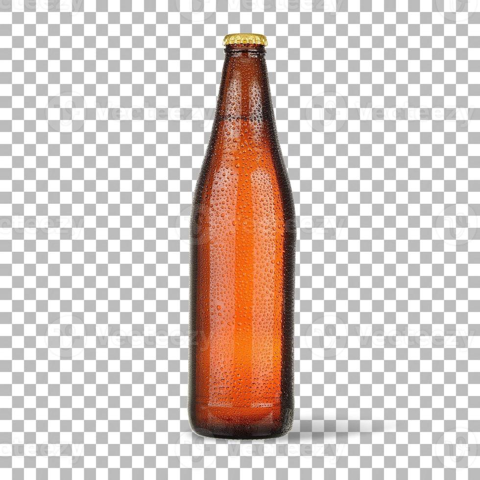 vista de cerca cerveza fría aislada con botella marrón. foto