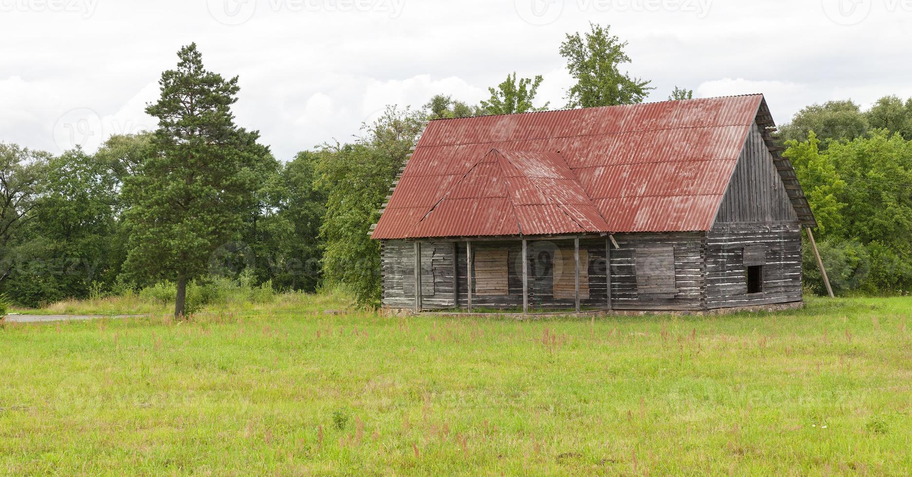 unfinished and abandoned house photo