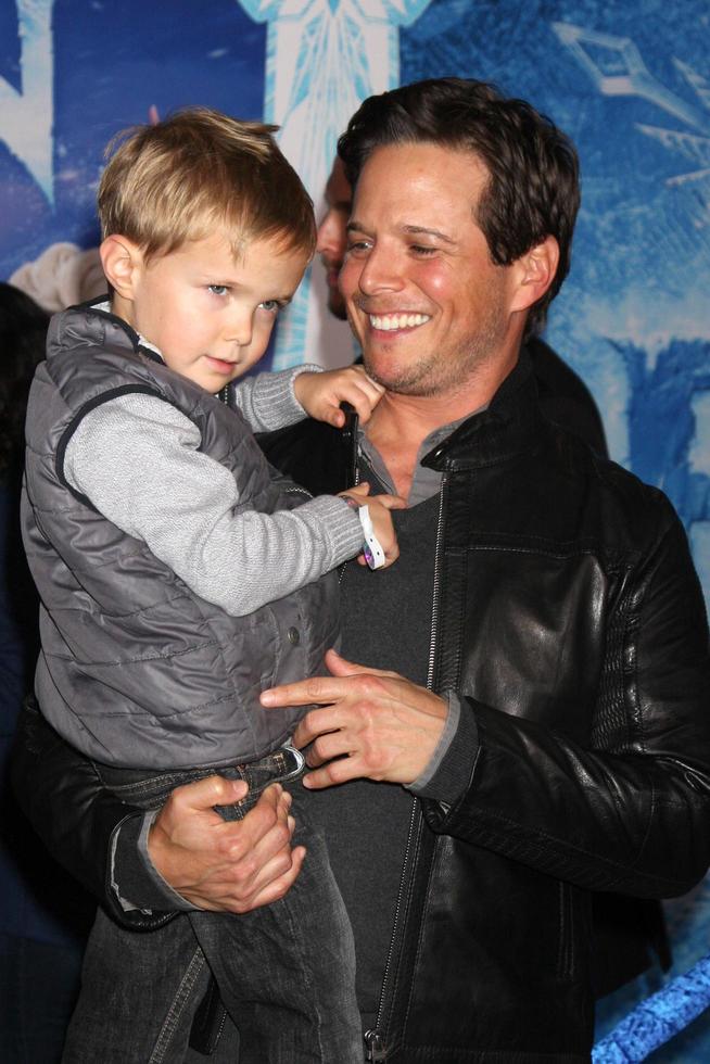 LOS ANGELES, NOV 19 - Scott Wolf at the Frozen World Premiere at El Capitan Theater on November 19, 2013 in Los Angeles, CA photo