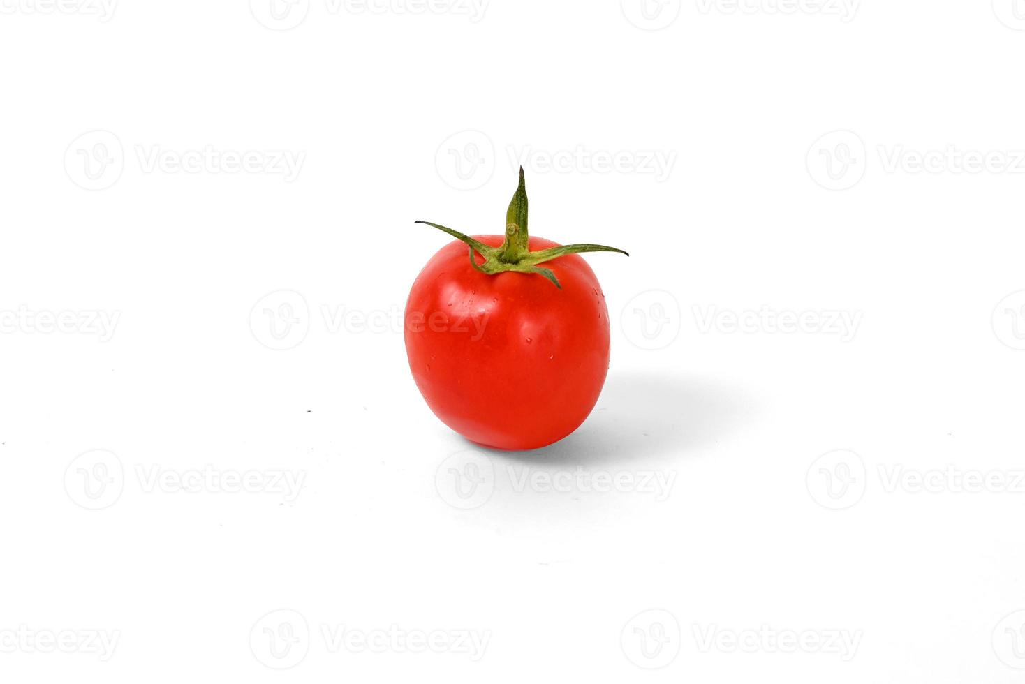 tomate aislado sobre fondo blanco foto