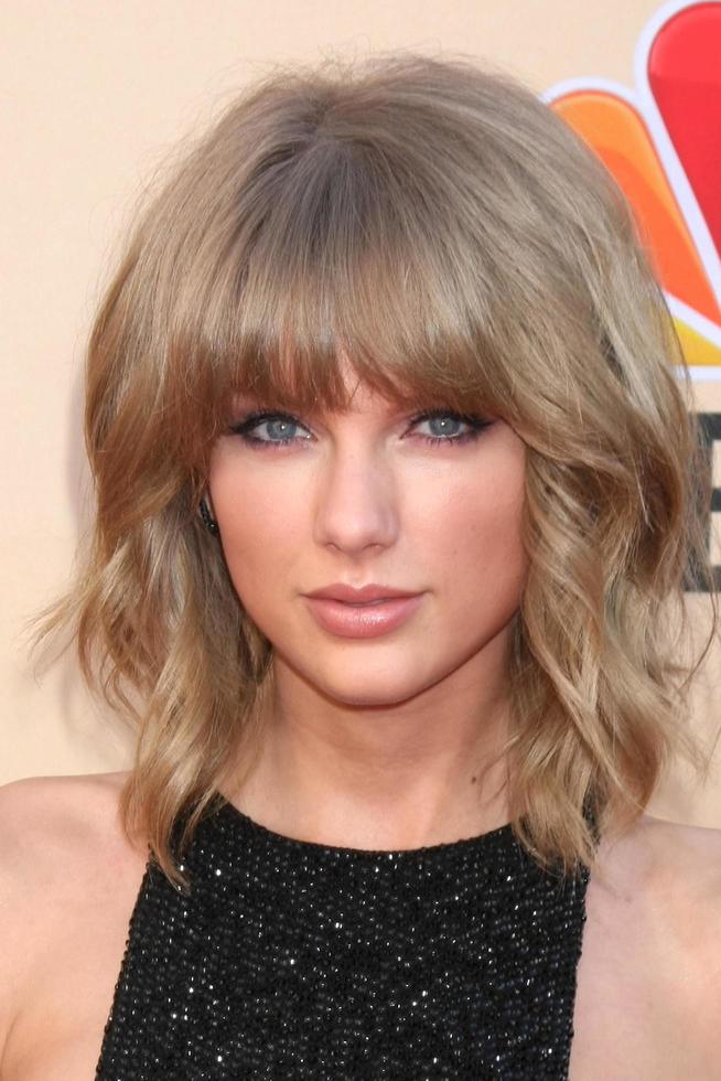 LOS ANGELES, MAR 29 - Taylor Swift at the 2015 iHeartRadio Music Awards at the Shrine Auditorium on March 29, 2015 in Los Angeles, CA photo