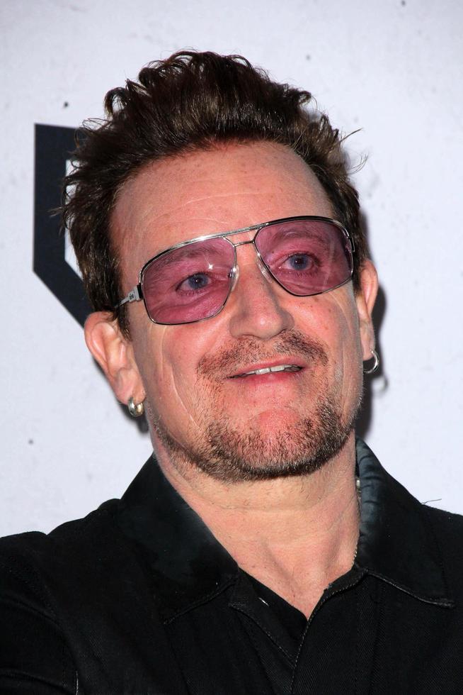 los angeles, 3 de abril - bono en la sala de prensa de los iheart radio music awards 2016 en el foro el 3 de abril de 2016 en inglewood, ca foto