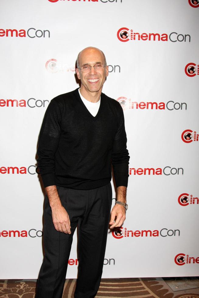 las vegas, 23 de abril - jeffrey katzenberg llega a la presentación de paramount studios en cinemacom 2012 en caesars palace el 23 de abril de 2012 en las vegas, nv foto