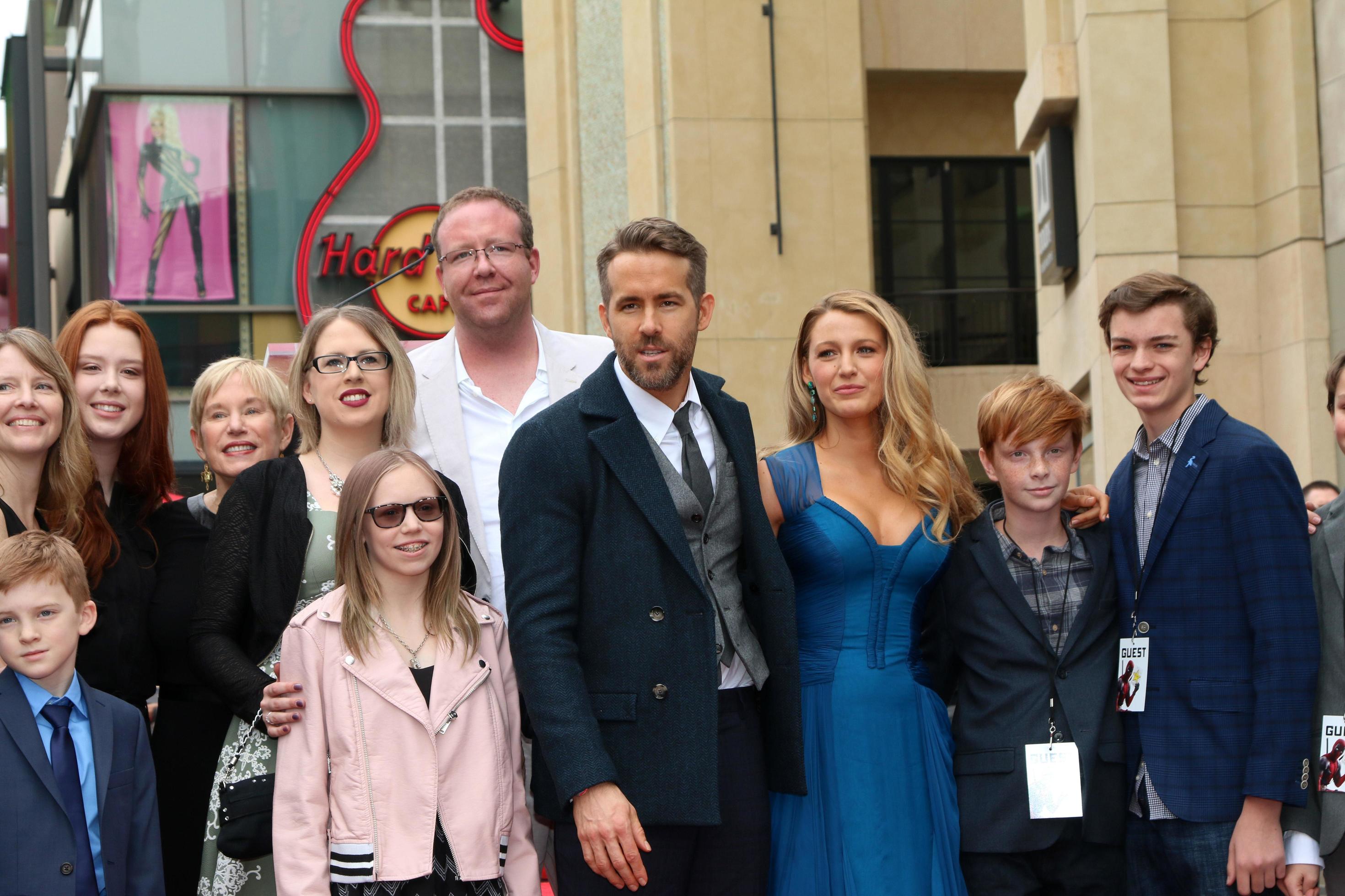 LOS ANGELES, DEC 15 Ryan Reynolds, Blake Lively, family at the Ryan
