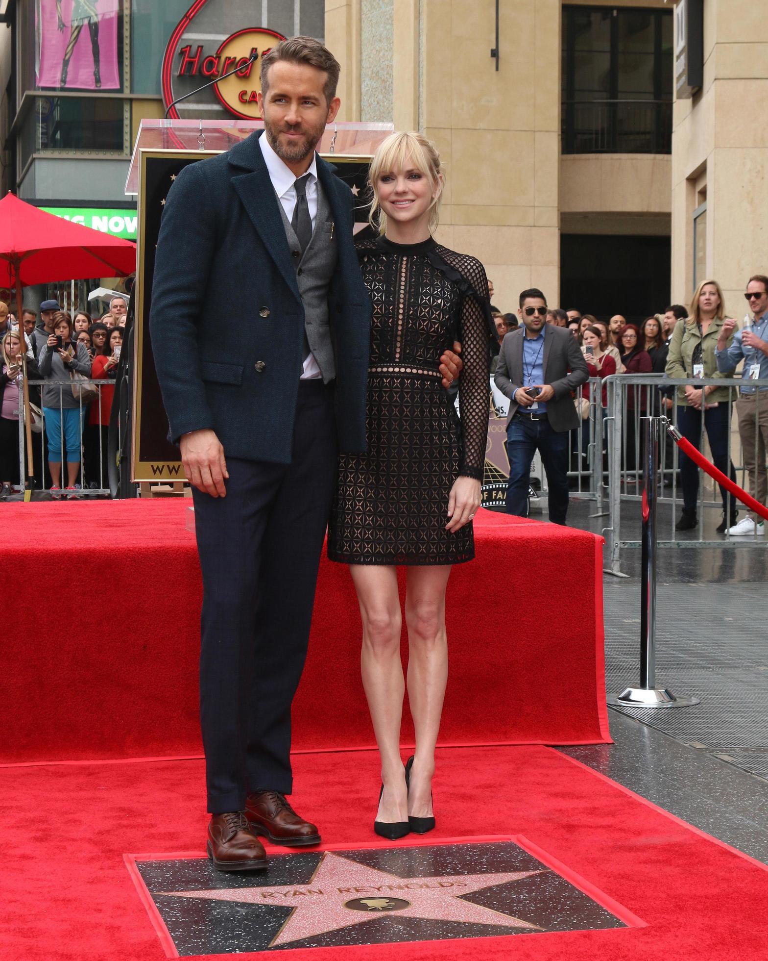 LOS ANGELES, DEC 15 - Ryan Reynolds, Anna Faris at the Ryan Reynolds