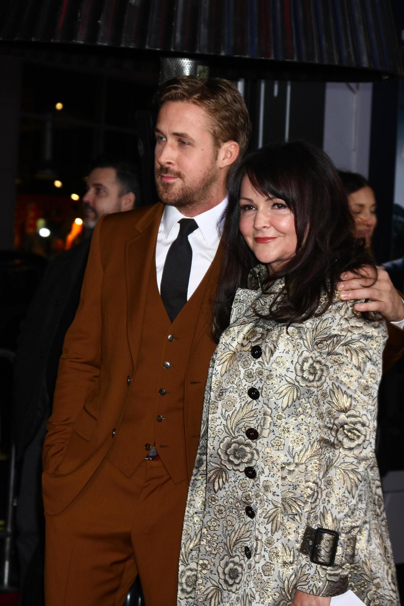 LOS ANGELES, JAN 7 Ryan Gosling, Donna Gosling arrives at the