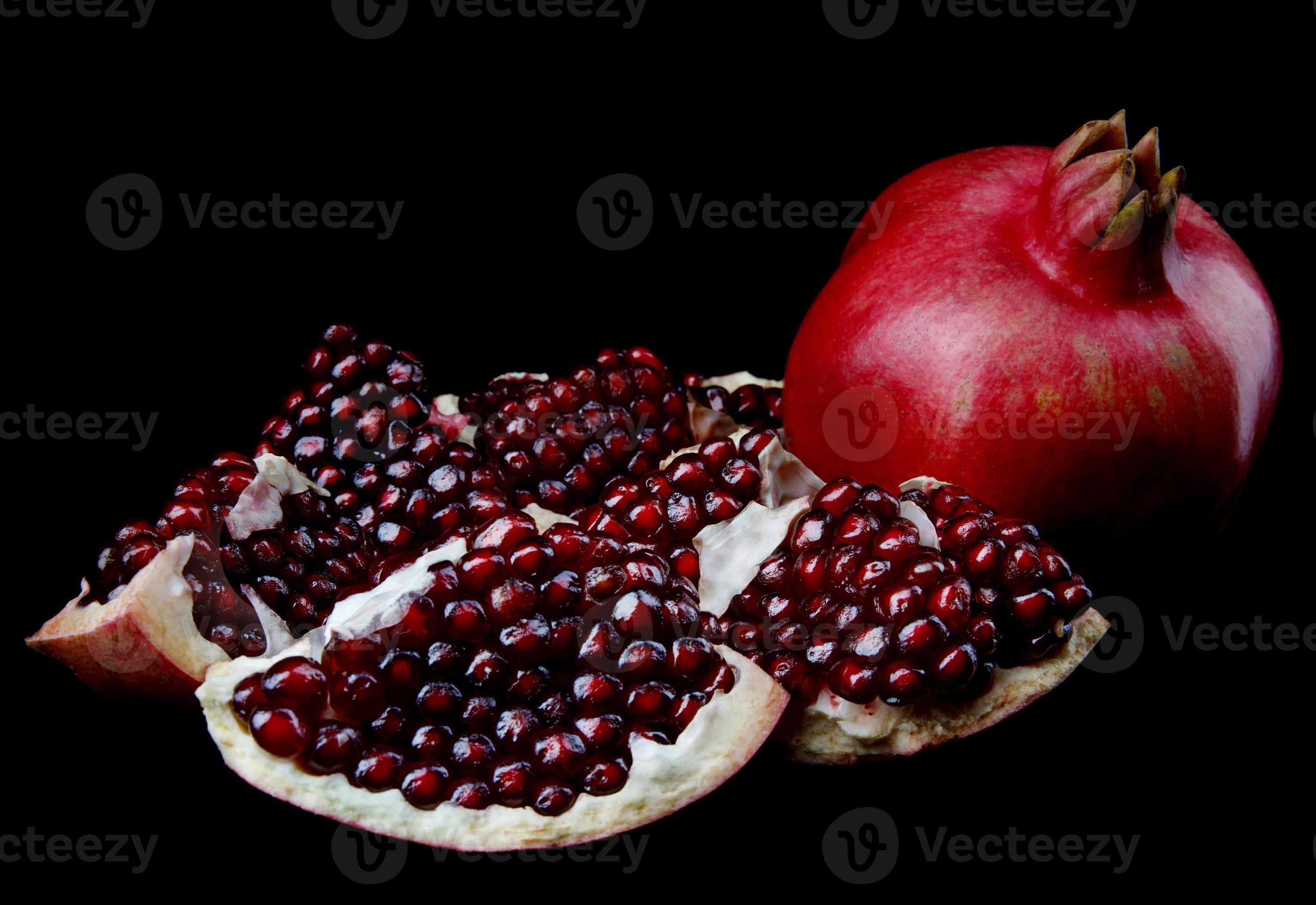 Presentation of a pomegranate on a black background - Free Stock Video