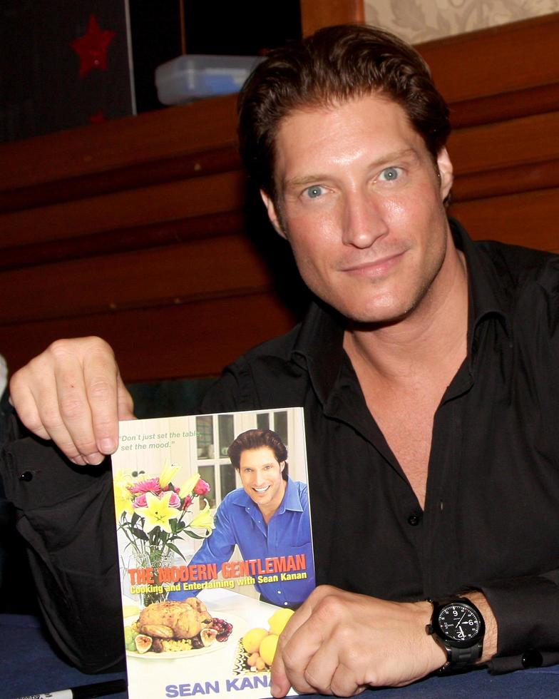 LOS ANGELES, AUG 26 - Sean Kanan attending the Young and Restless Fan Dinner 2011 at the Universal Sheraton Hotel on August 26, 2011 in Los Angeles, CA photo