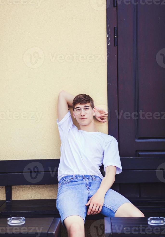 man wearing white t-shirt photo