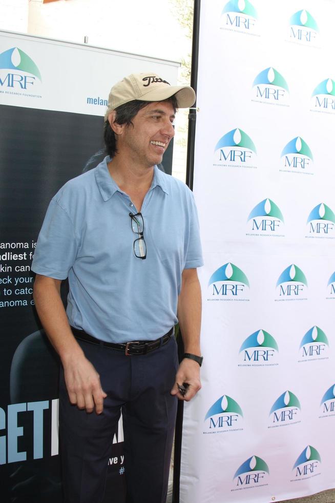 los angeles, 10 de noviembre - ray romano en el tercer clásico anual de golf de celebridades en beneficio de la fundación de investigación del melanoma en el club de golf junto al lago el 10 de noviembre de 2014 en burbank, ca foto