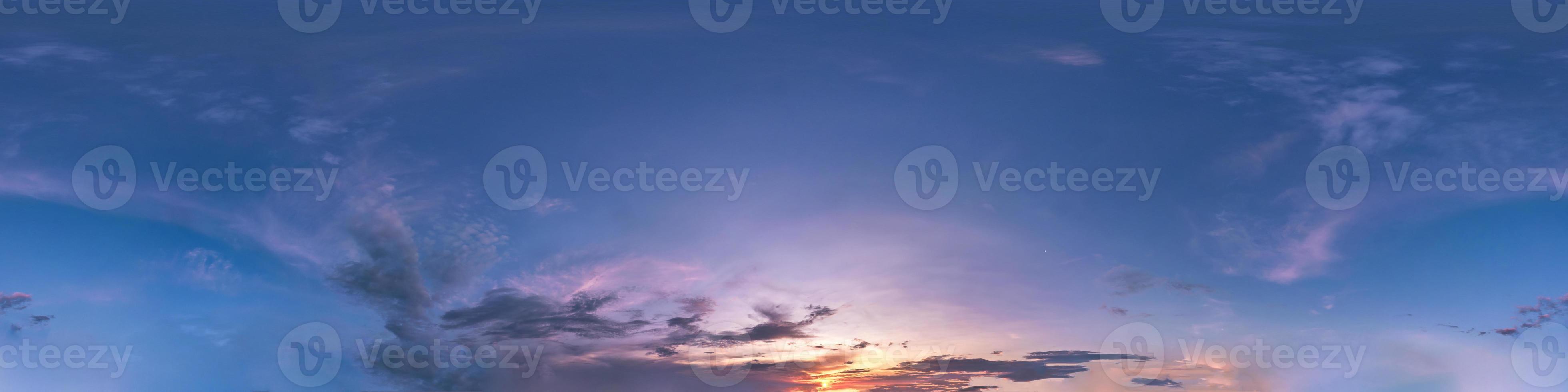 Seamless dark sky before sunset hdri panorama 360 degrees angle view with beautiful clouds for use in 3d graphics or game development as sky dome or edit drone shot photo