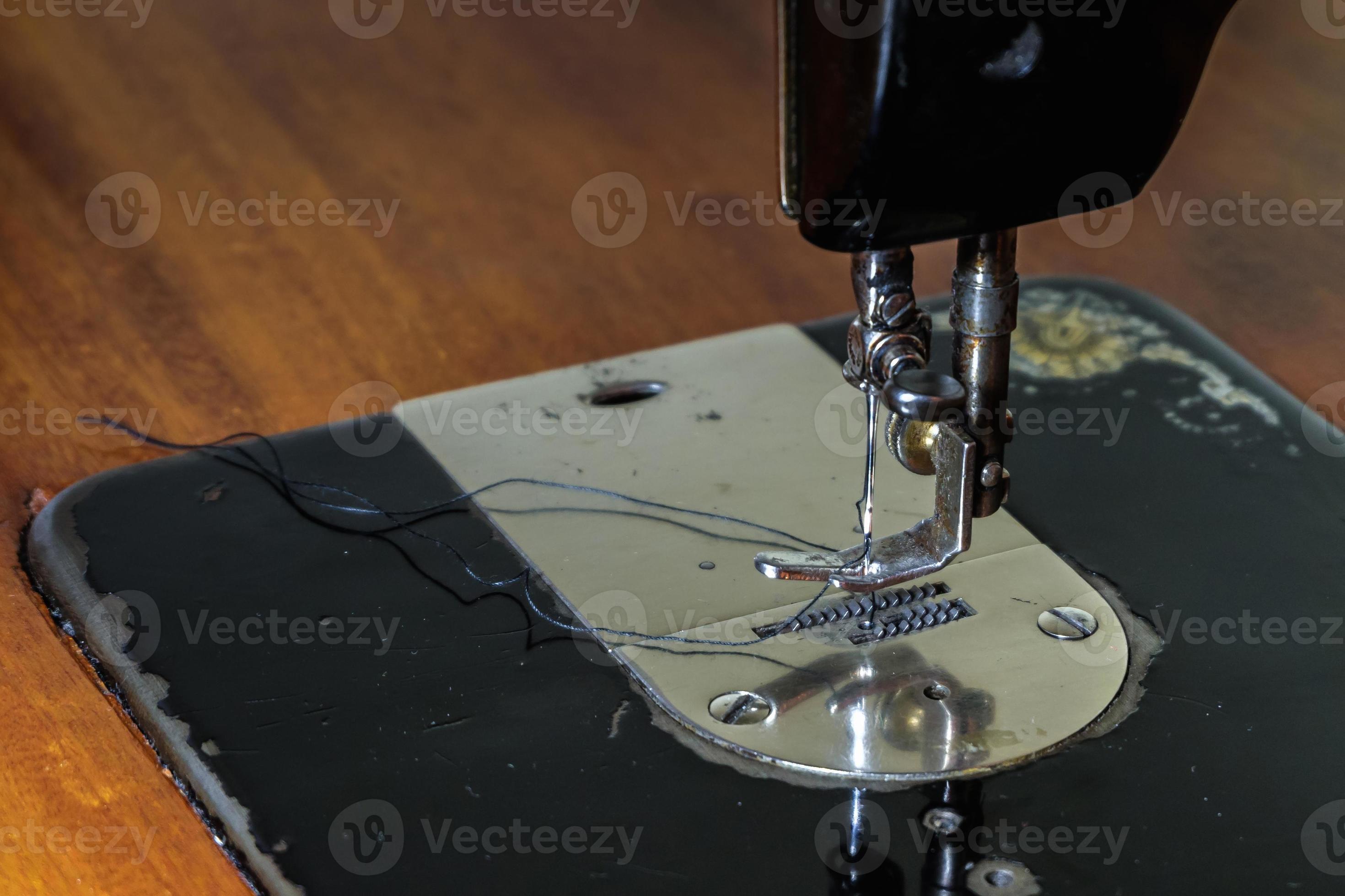 Working mechanism of Vintage Sewing Machine. Needle and thread 9829344 Stock Photo at Vecteezy