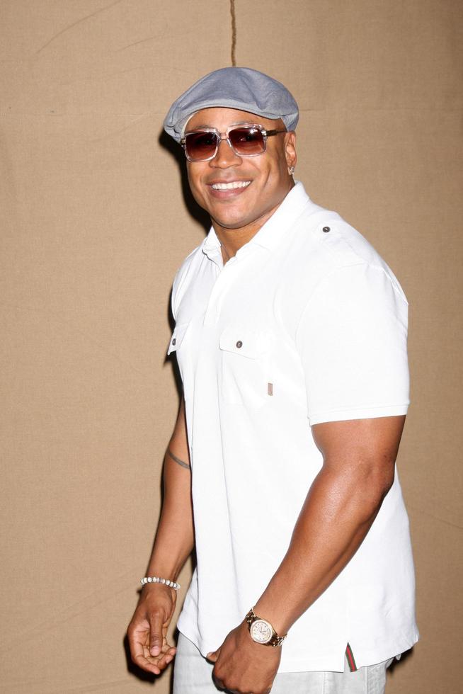 los angeles, 29 de julio - ll cool j, también conocido como james smith, llega a la fiesta de verano cbs tca 2013 en un lugar privado el 29 de julio de 2013 en beverly hills, ca foto