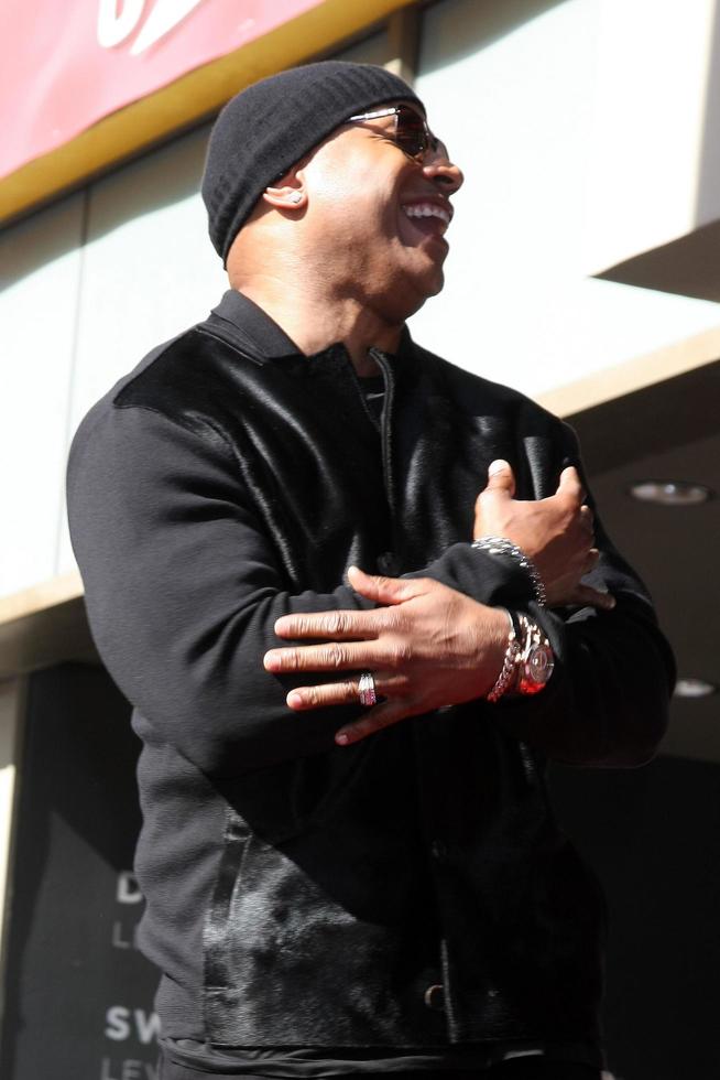 LOS ANGELES, JAN 21 -  LL Cool J at the LL Cool J Hollywood Walk of Fame Ceremony at the Hollywood and Highland on January 21, 2016 in Los Angeles, CA photo