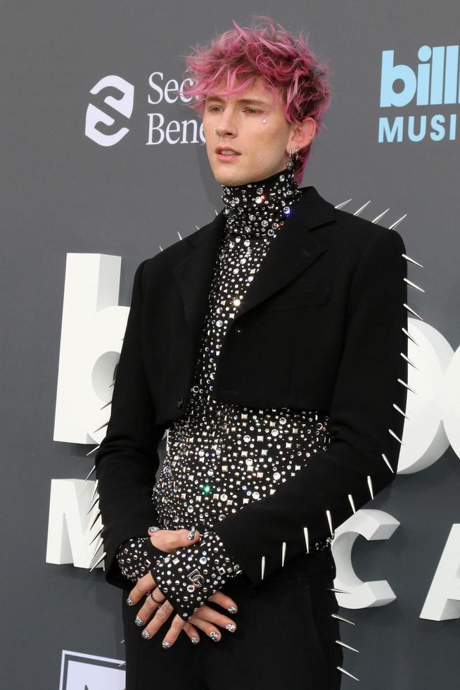 LOS ANGELES, MAY 15 - Machine Gun Kelly at the 2022 Billboard Music ...