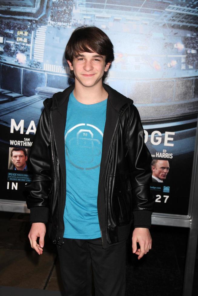 los angeles, 23 de enero - zachary gordon llega al estreno de man on a ledge los angeles en el teatro chino graumans el 23 de enero de 2012 en los angeles, ca foto