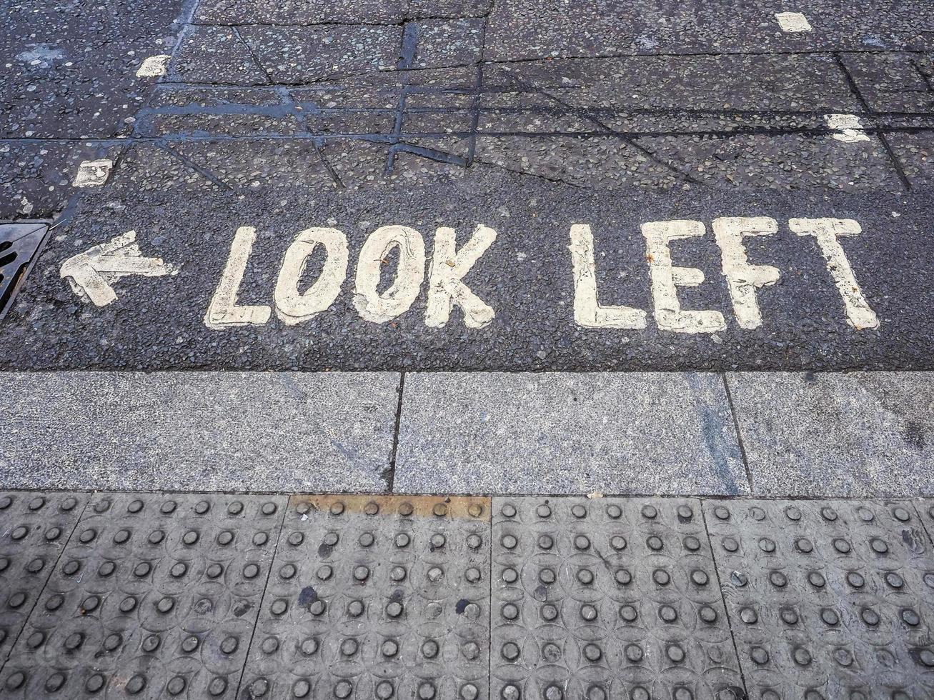 HDR Look Left sign photo