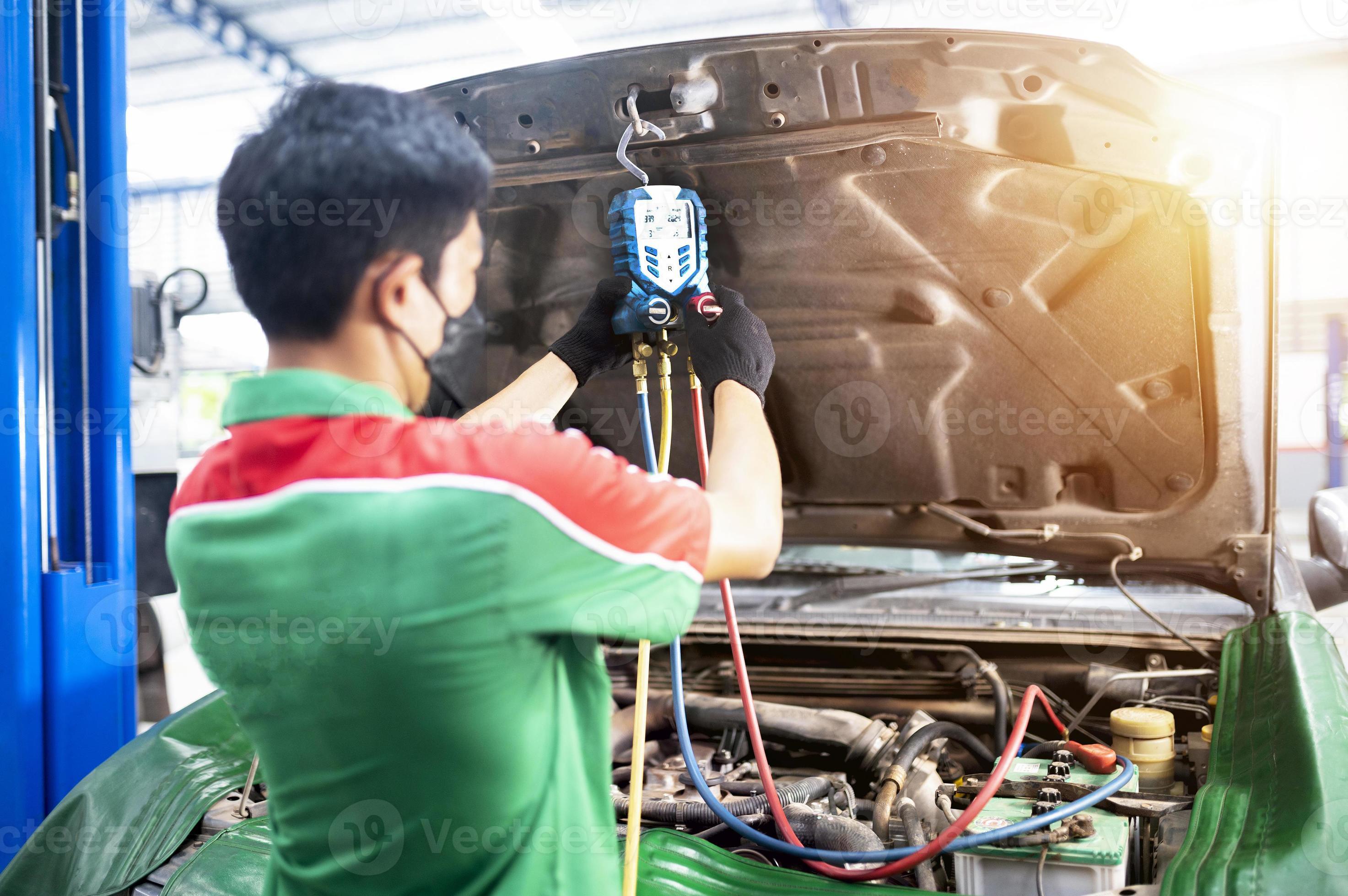 Car air conditioning check service technician leak detection add