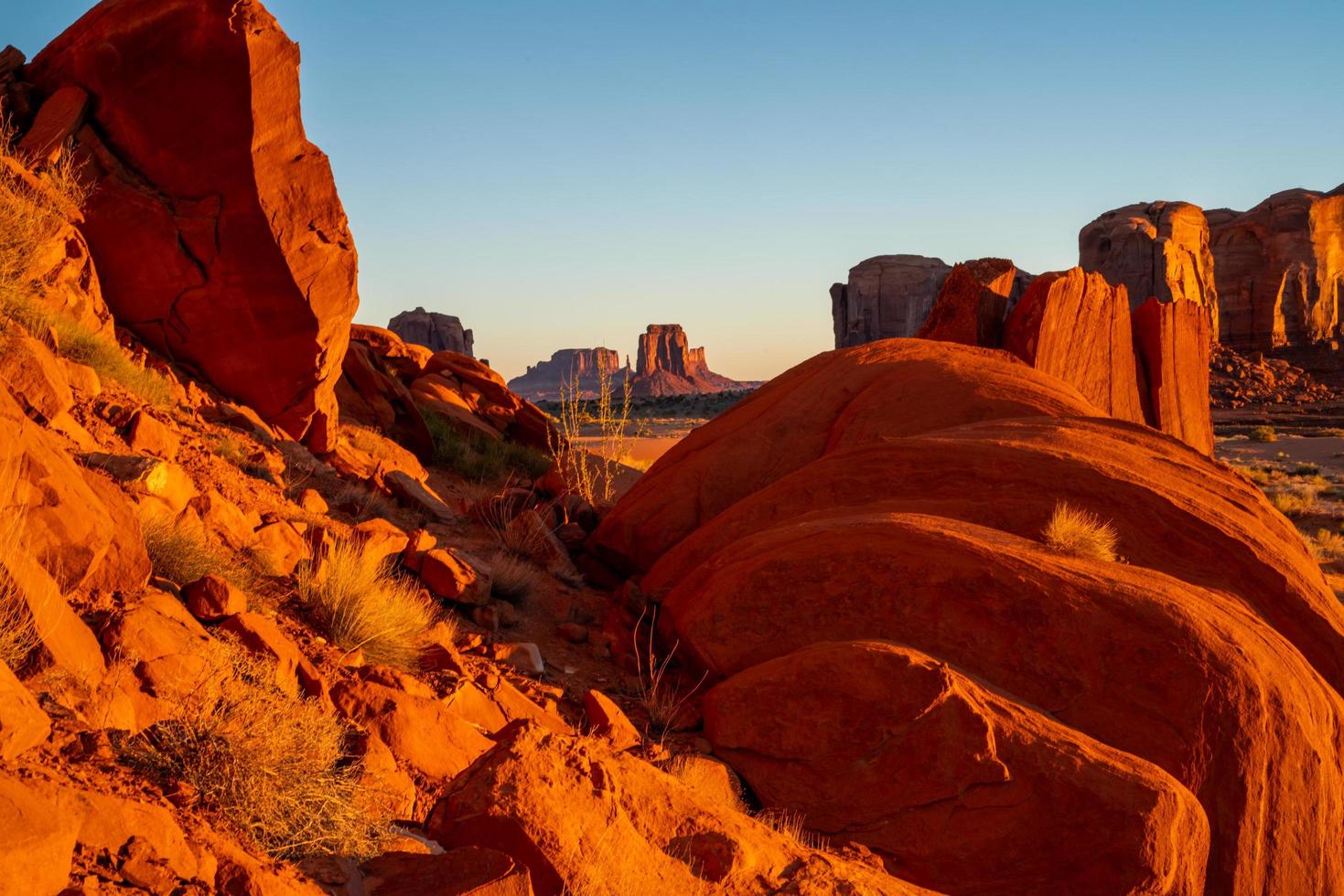 monumentos de roca roja del desierto foto