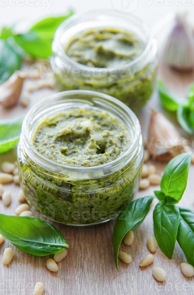 pesto de albahaca verde foto