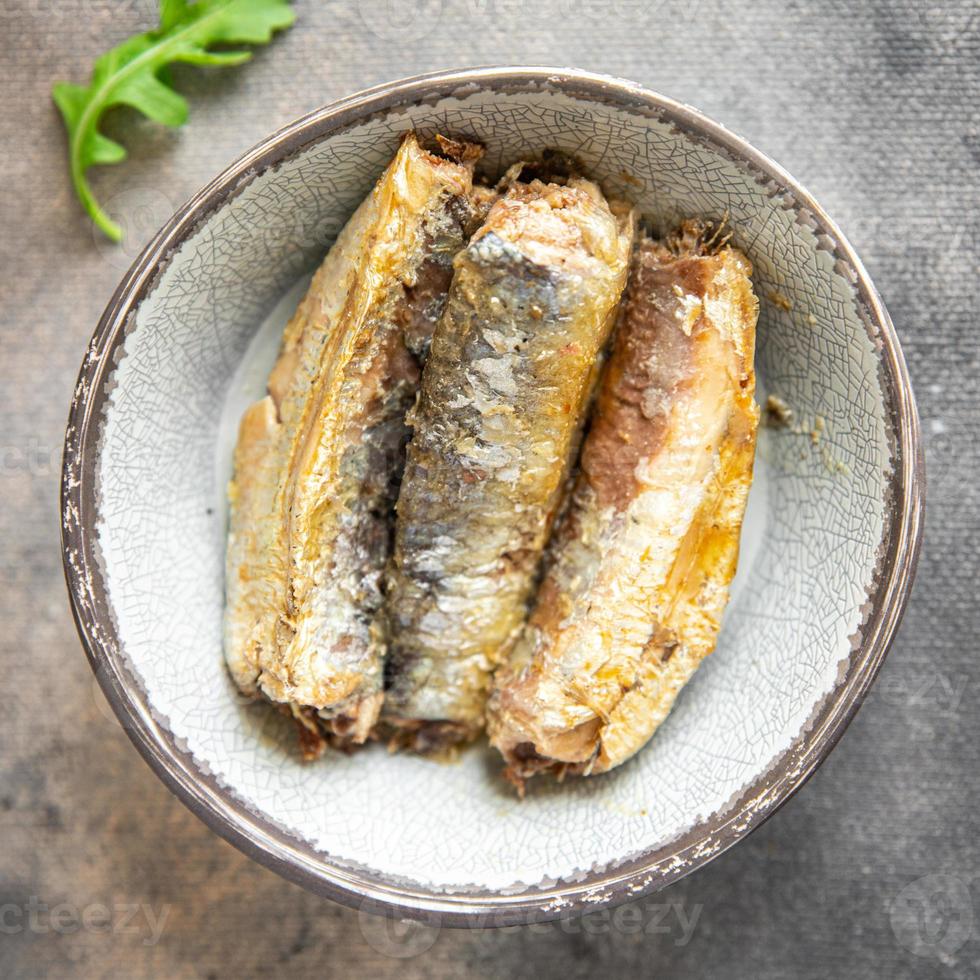 sardina enlatada mariscos pescado comida fresca comida bocadillo en la mesa espacio de copia fondo de alimentos foto